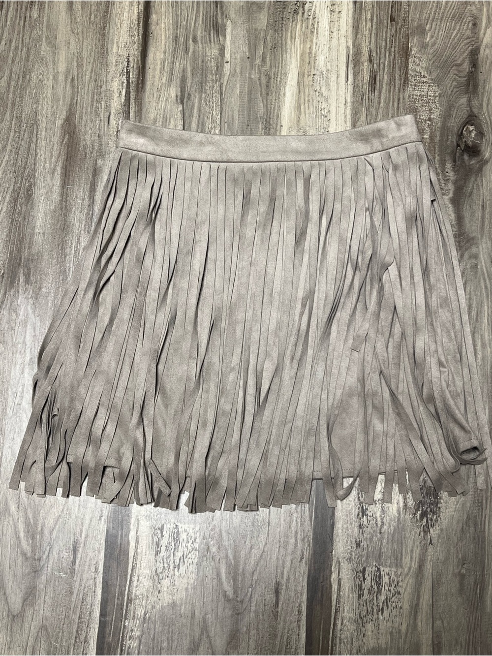 BB Dakota Pearl Taupe Faux Suede Fringe Mini Skirt Size 6 Western Festival Boho